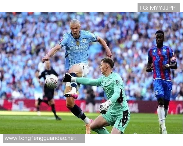 曼城足球球星近期夜店出行引发关注社交媒体热议